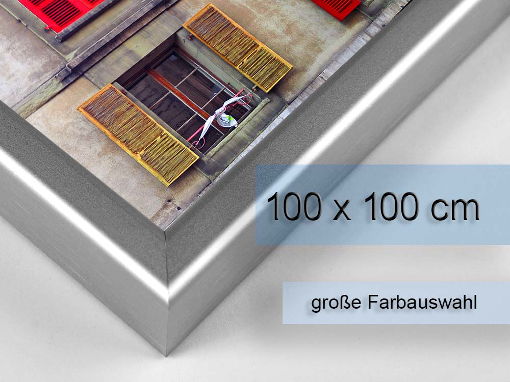 Seitenansicht eines picturelight romance Leuchtrahmens mit Mustermotiv